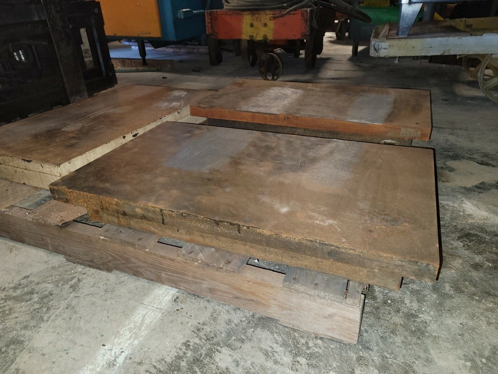 30" Long x 17.5" W Cast Iron Surface Plate/Layout Table 1-1/2" Surface Thickness