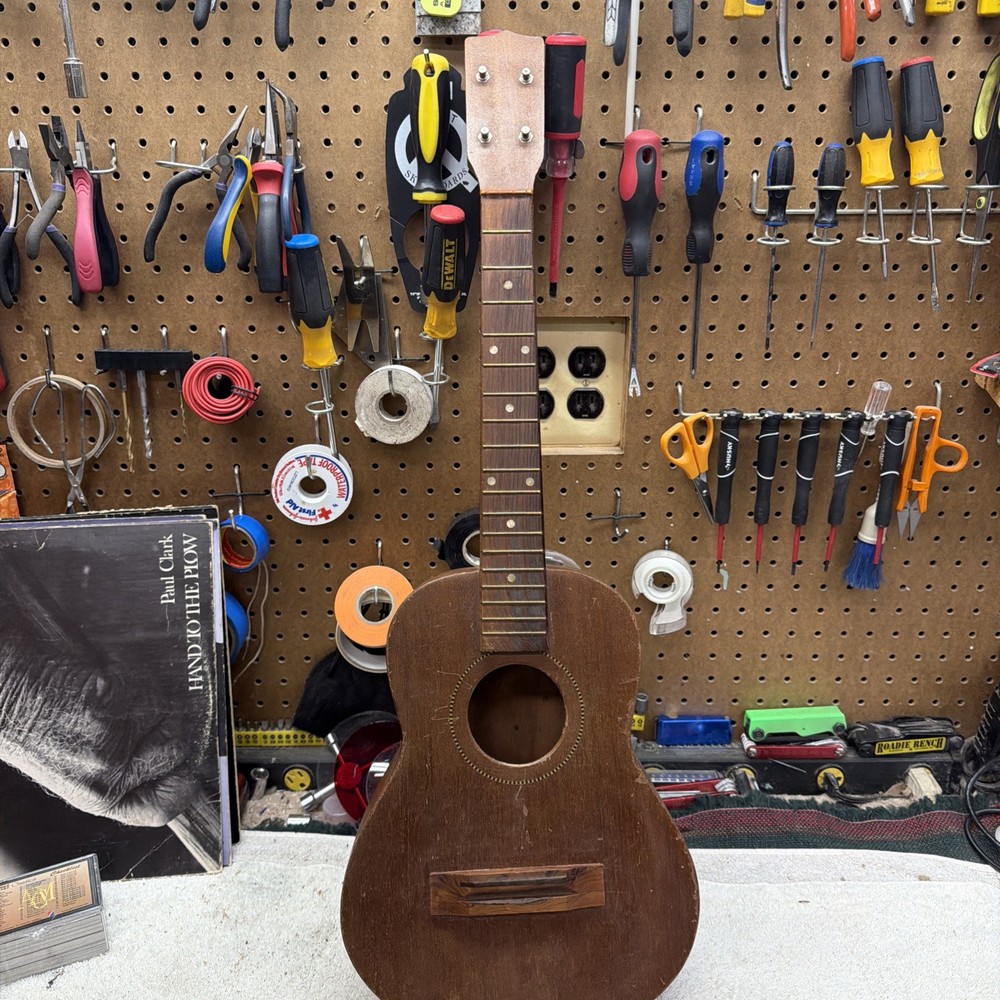 Vintage Baritone/tenor Ukulele
