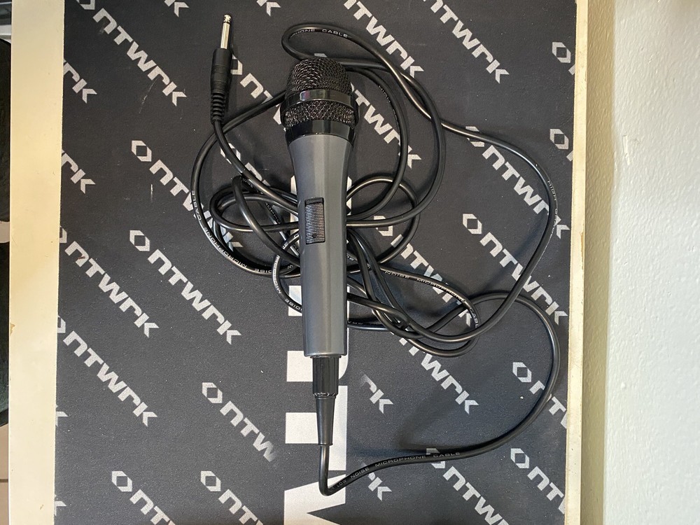 Singing Machine Wired Unidirectional Dynamic Karaoke Microphone - Black - SMM205