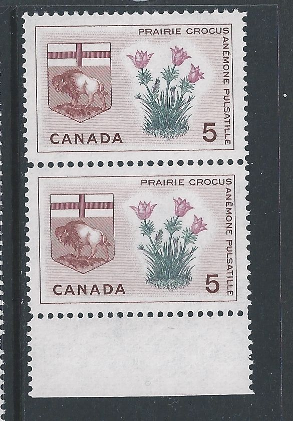 Canada #422iii Vertical Pair Dot on Crocus / Bee Variety MNH