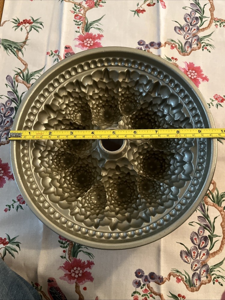 Nordic Ware Pine Forest Holiday Tree Bundt Pan 9 Cups