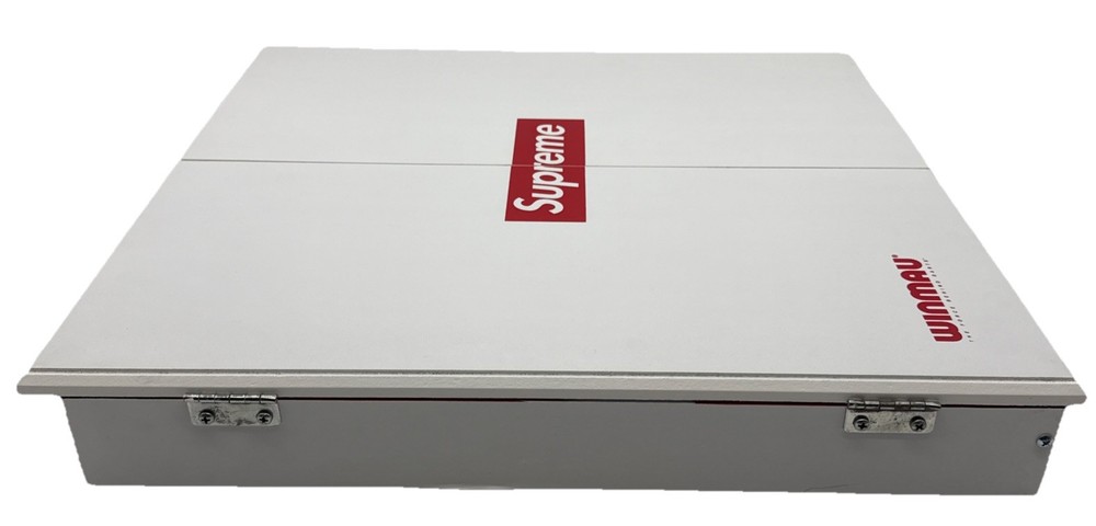 Supreme x Winmau Dartboard Set