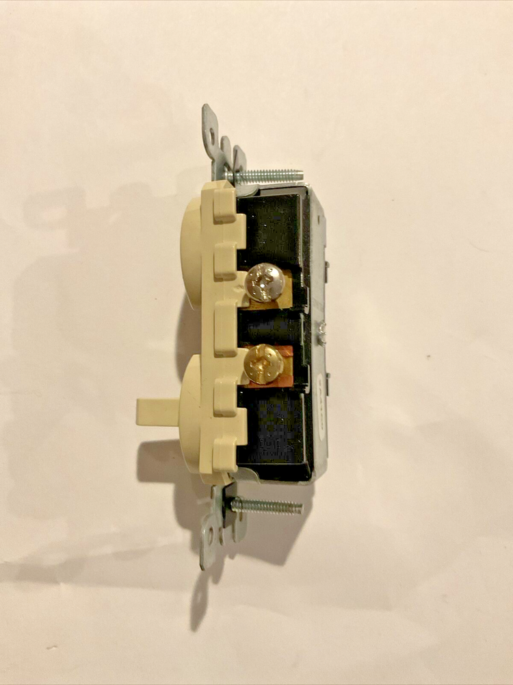 Leviton 5226-ISP Combination Switch and Pilot Light 15A-120V,