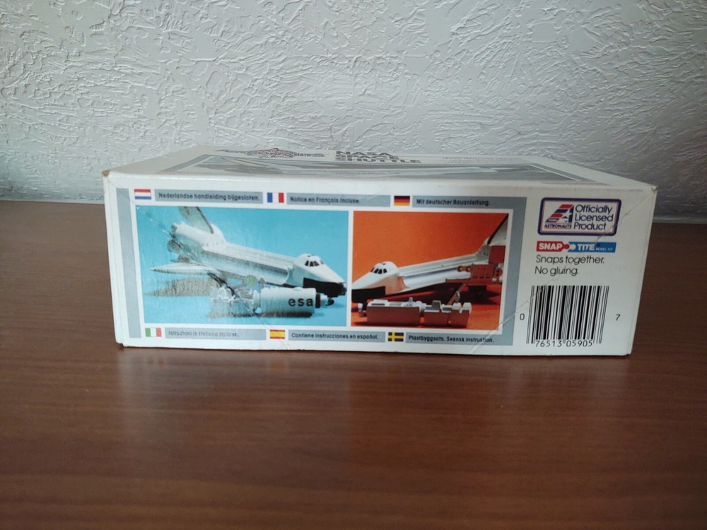 Young Astronauts Nasa Space Shuttle model kit Monogram 1986