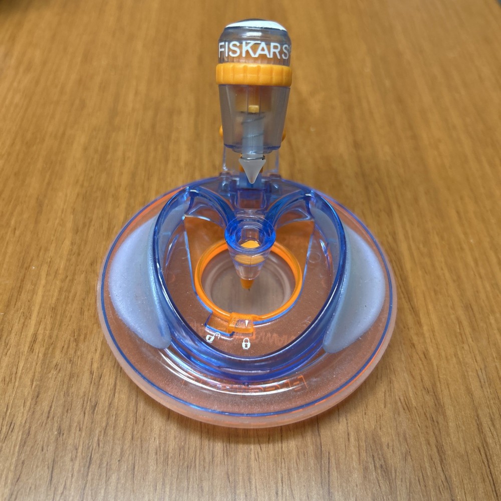 Fiskars Shape Cutter With A Blade