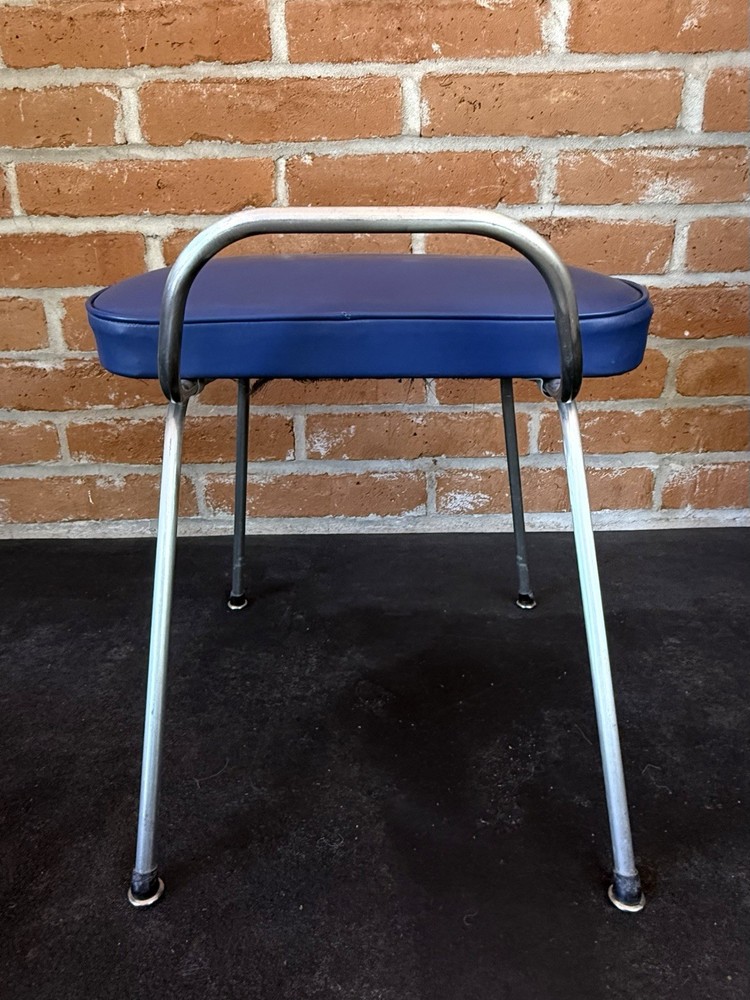 George Nelson Vanity Stool Model 4672 for Herman Miller