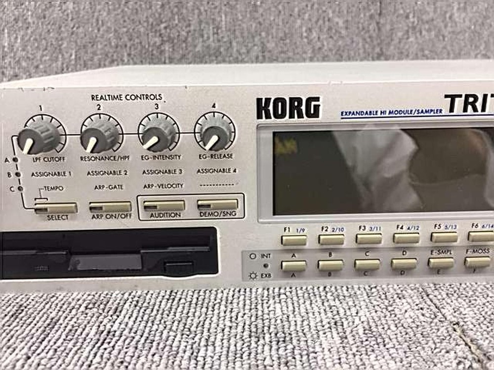 KORG TRITON RACK SYNTHESIZER sound source module multitimbral Tested