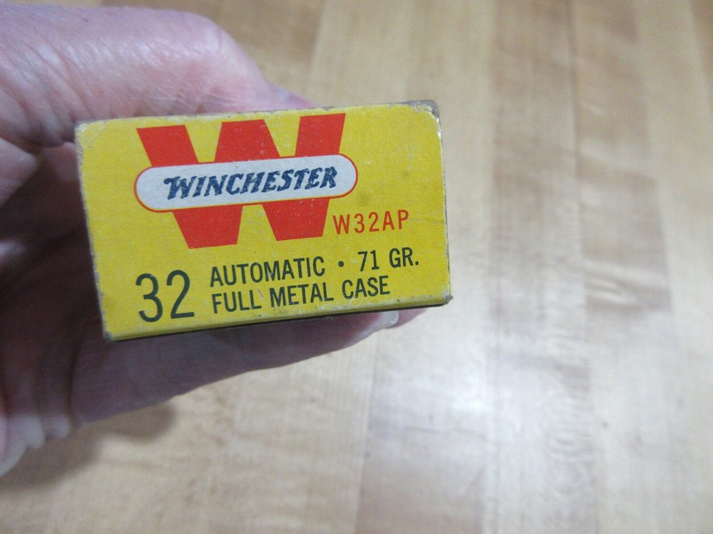Empty Ammo Box Winchester 32 automatic with insert. (w17) # 111