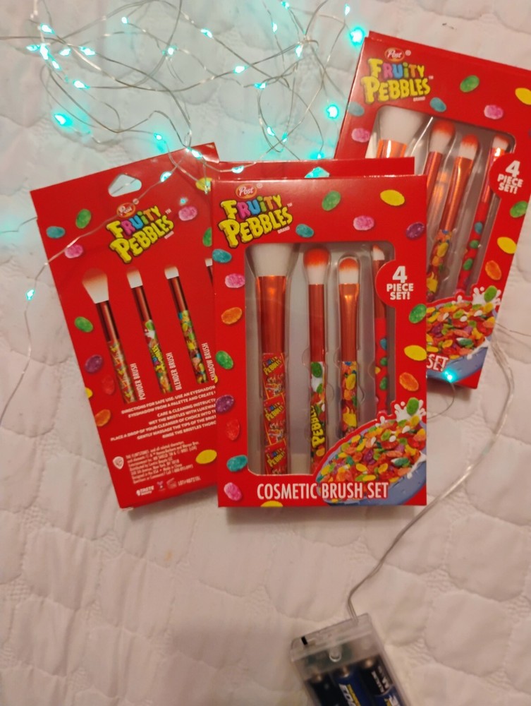 Fruity Pebbles cosmetic brush set