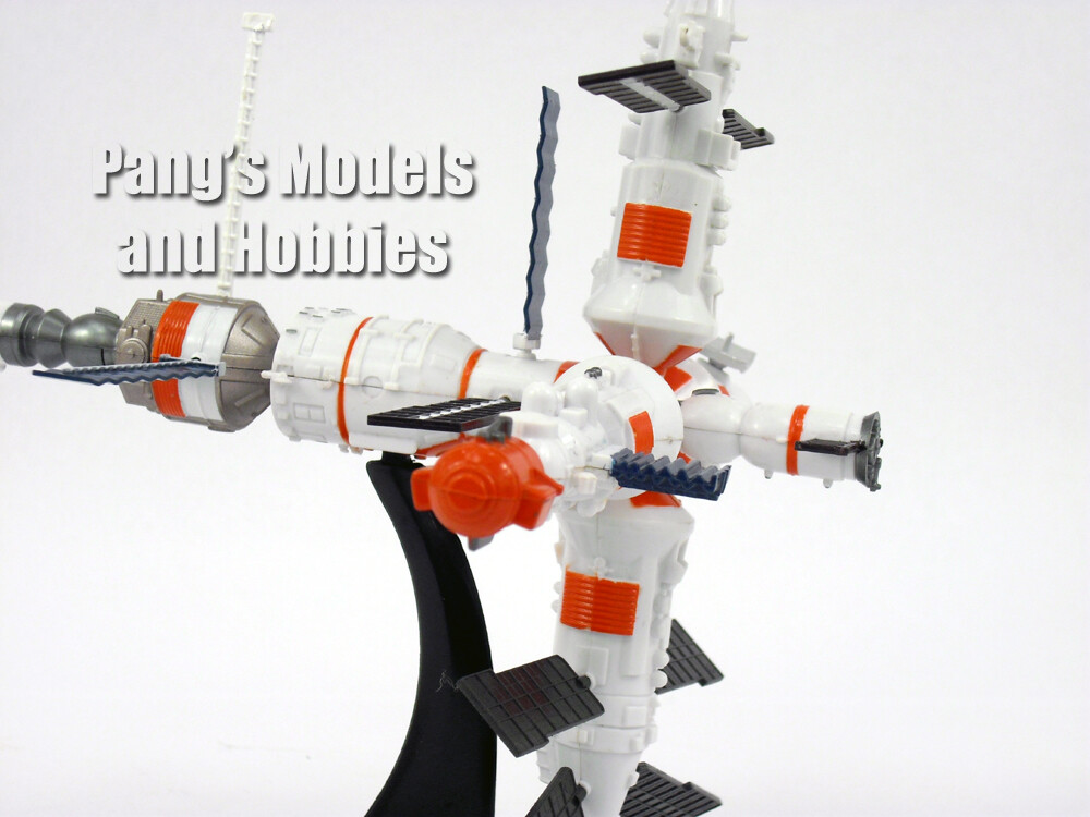 Mir Space Station Space Adventure Kit by NewRay - Assembly Required