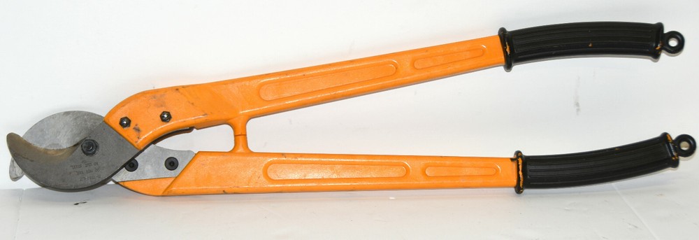 Klein Tools Standard Cable Cutter With Protective Rubber Sleeves