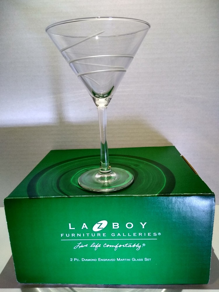 2 PC Diamond Engraved Martini Glass Set LaZboy NEW Elegant Stemware