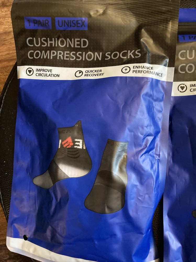 Neenca Cushioned Compression Ankle Socks, Unisex, Medium, Black/White, 2 Pairs!