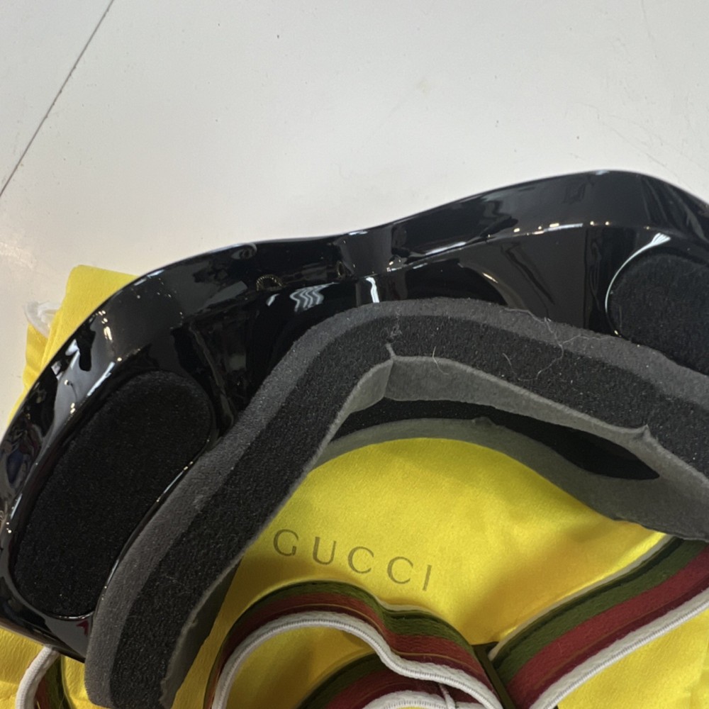 Gucci Shield Ski Goggles Black Frame Mirrored Silver Lens Adjustable Oversized