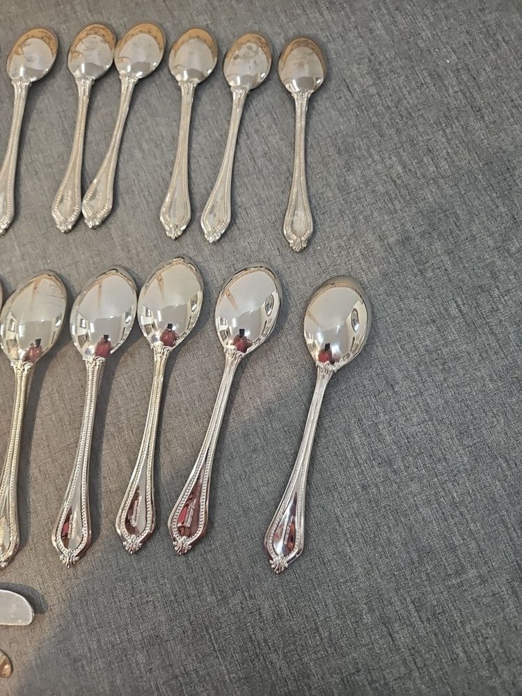 International Silver-Plated Yorkshire Bead Flatware 35pc 7 Place Settings