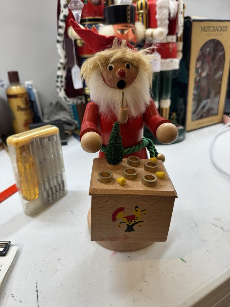 Steinbach Smoker With Music Box