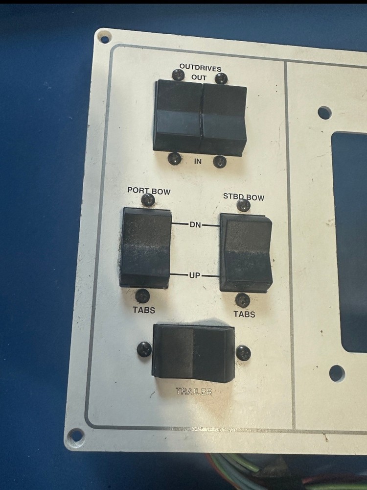 Boat Dash Panel, Outdrives, Tab Controller