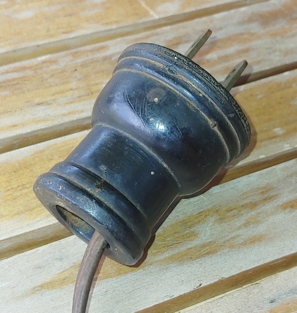 Original 1940's ROUND 2-PRONG AC PLUG