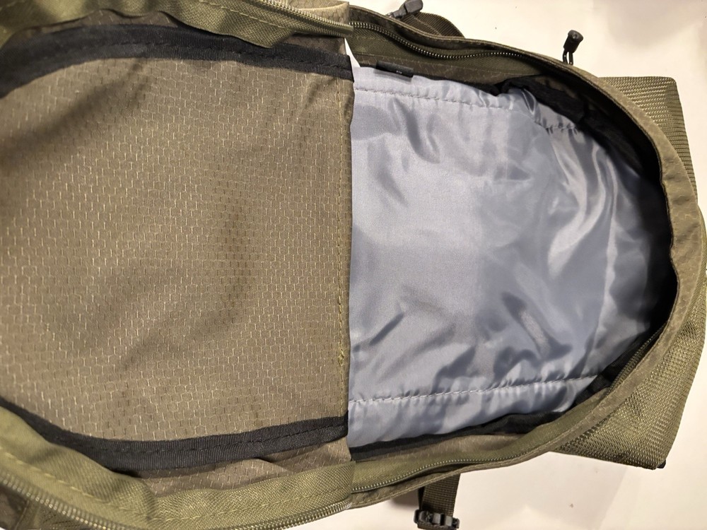 TETON Sports Oasis 18 Hydration Pack Back Pack Olive