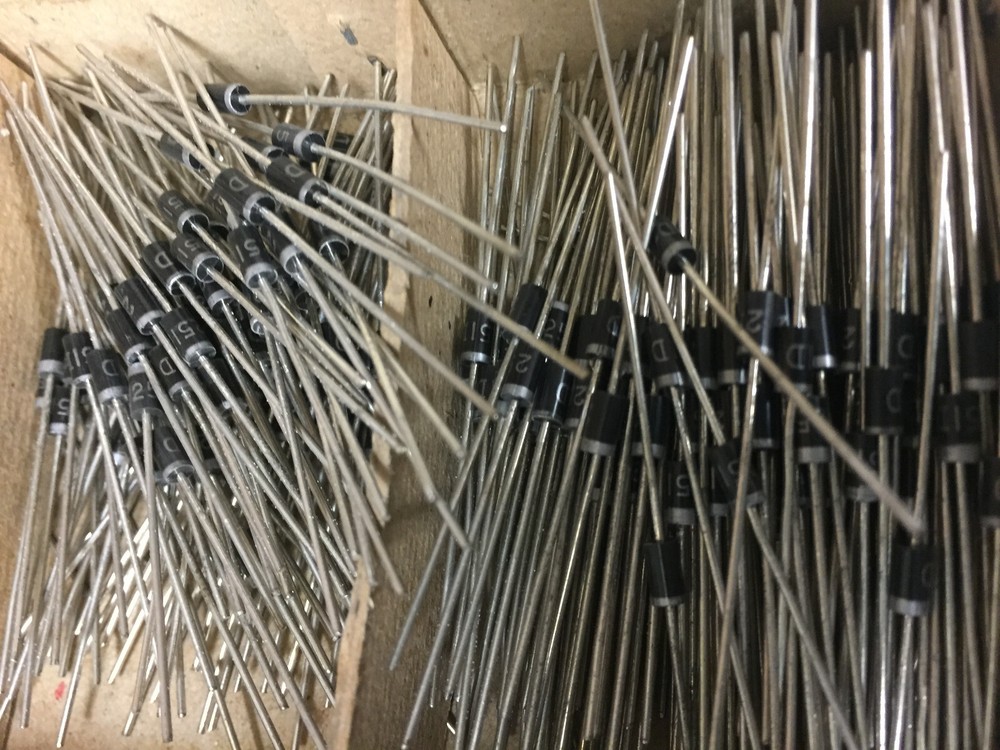 251D  2.5A 1000V DIODES    10 PCS NOS