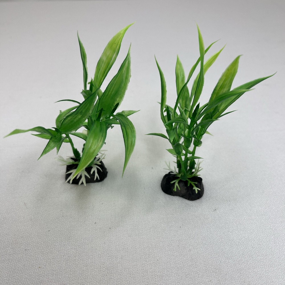 2 PC Xunyee Plastic Aquarium Plants