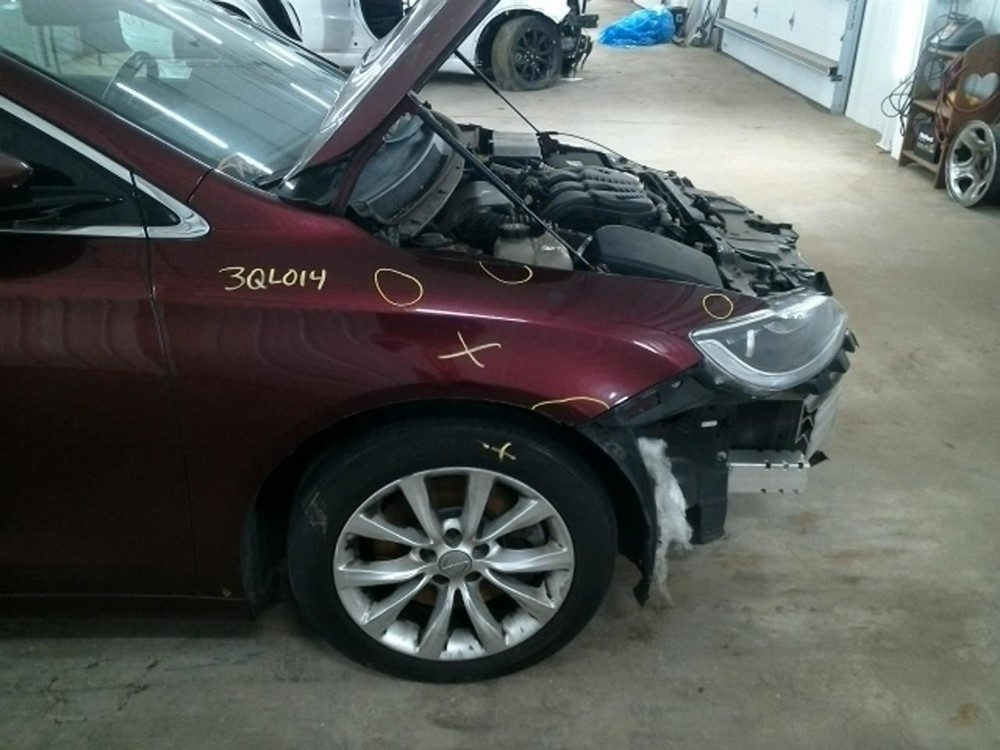 200 2015 High Mounted Stop Light 104753328