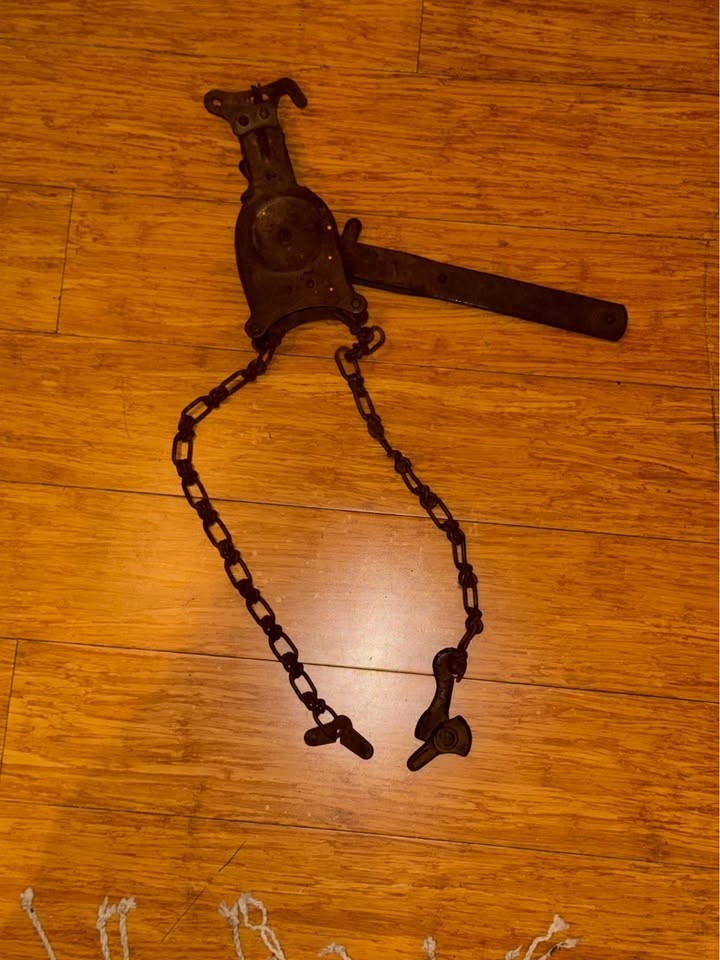 Antique hoist still functional.