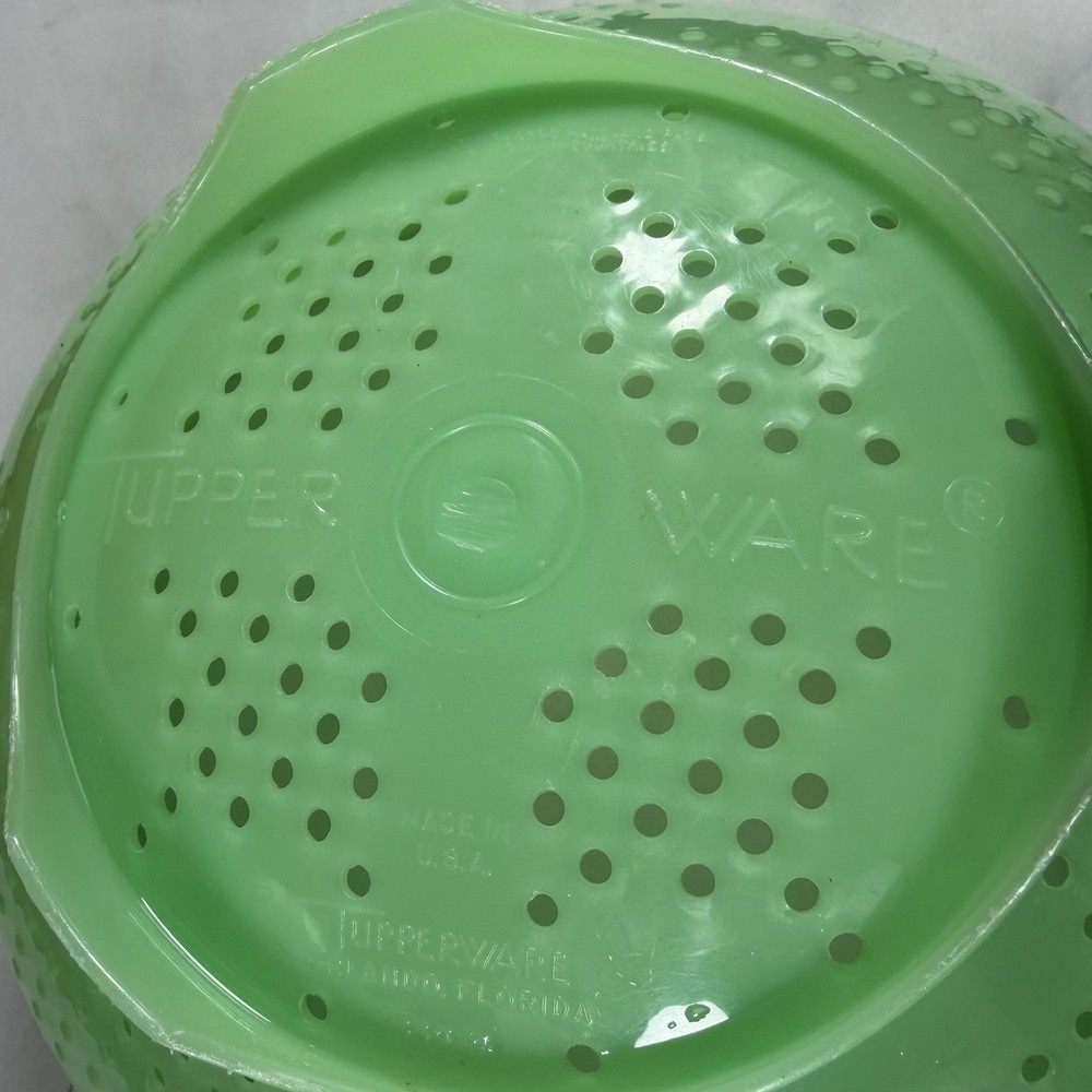 Vintage Tupperware Green Plastic Colander Strainer 1970's 9”
