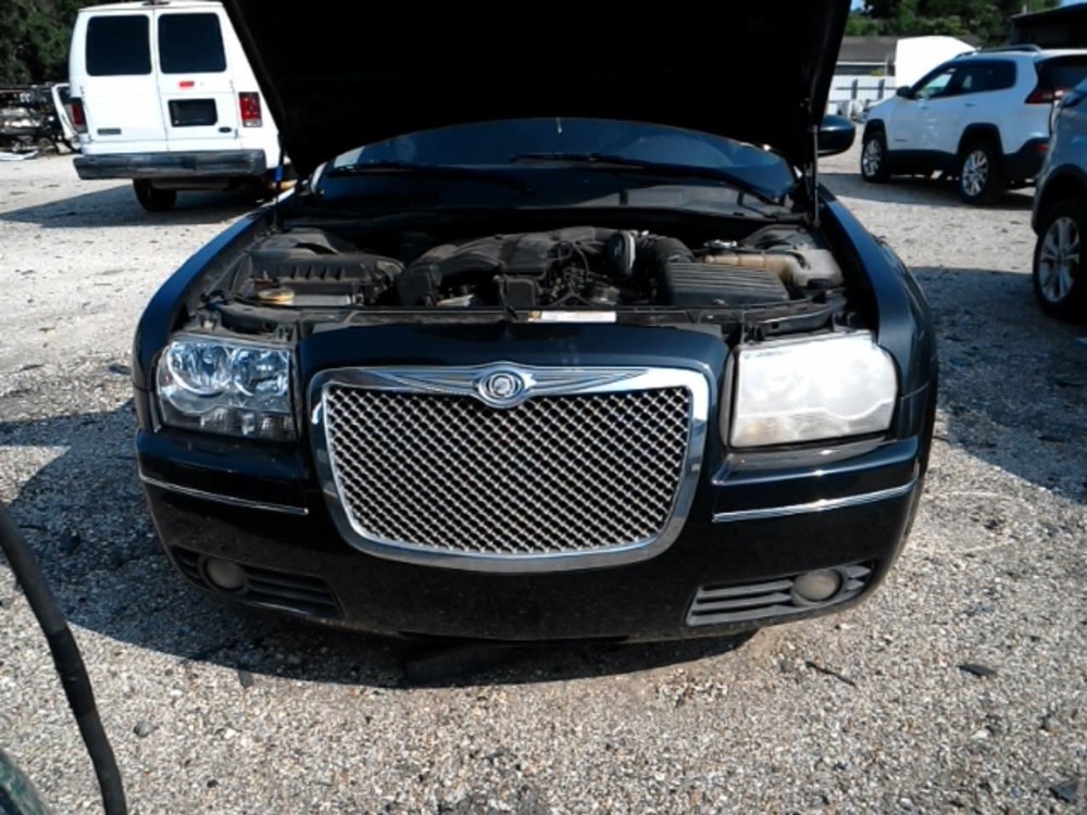 300       2006 Fuse Box Cabin 104848759