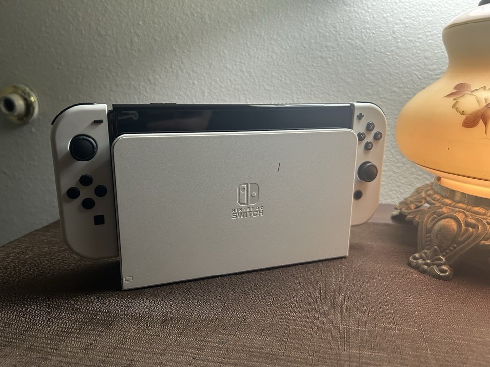 Nintendo Switch OLED EXCELLENT CONDITION +   Zelda: Link's Awakening