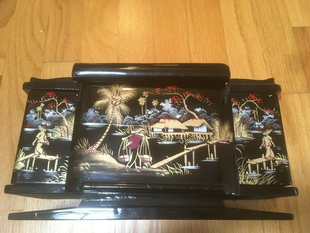 VINTAGE JAPANESE LACQUER CIGARETTE BOX