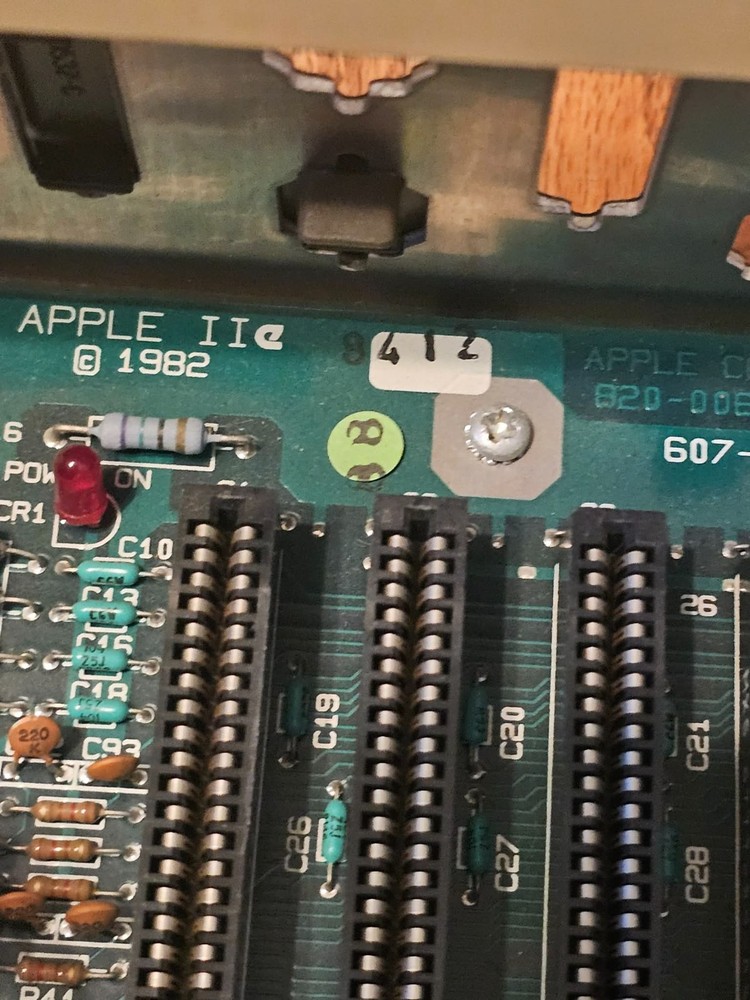 Vintage APPLE IIe A2S2064 Desktop Computer Clean - Tech Special Powers Beeps