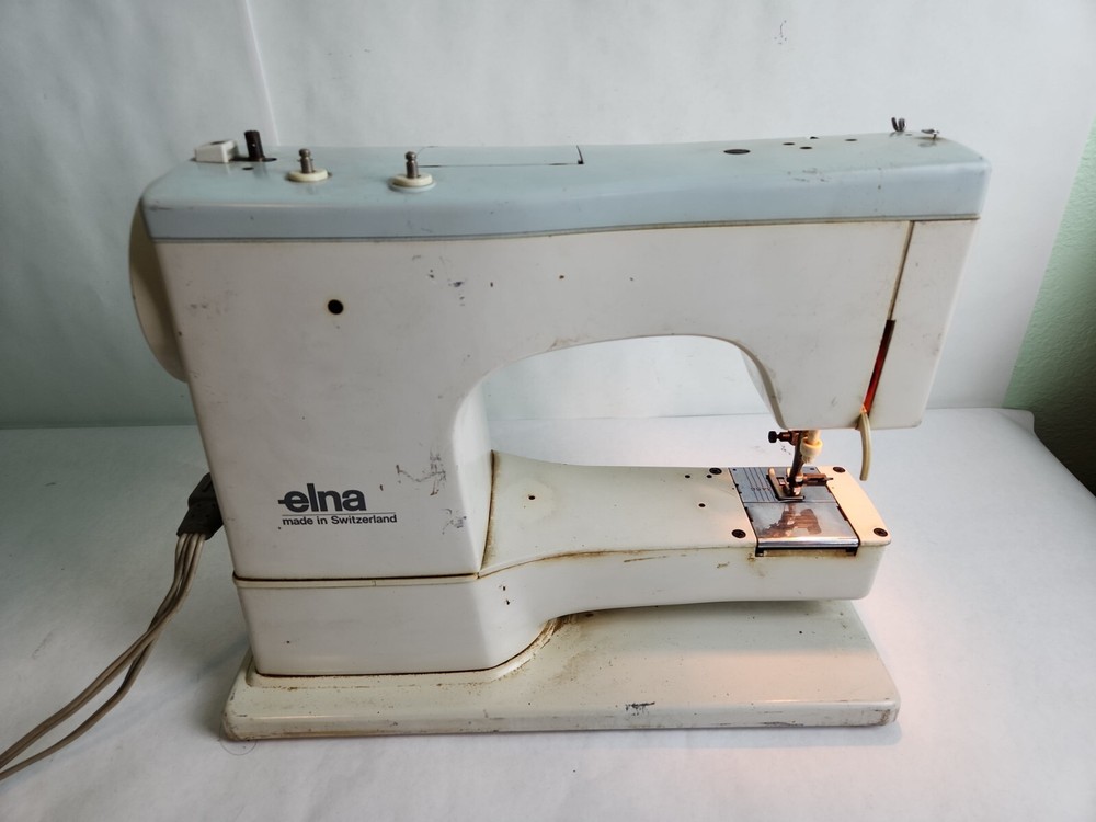 Elna Supermatic Type 62 Sewing Machine Working