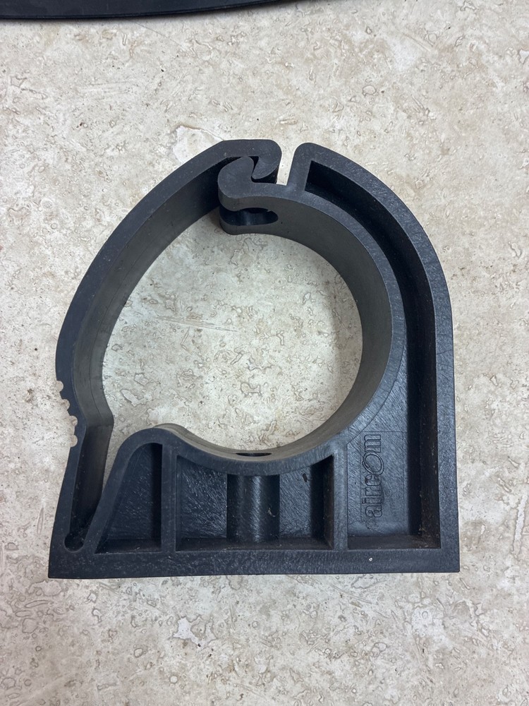 Aircom pipe clip bracket 4"