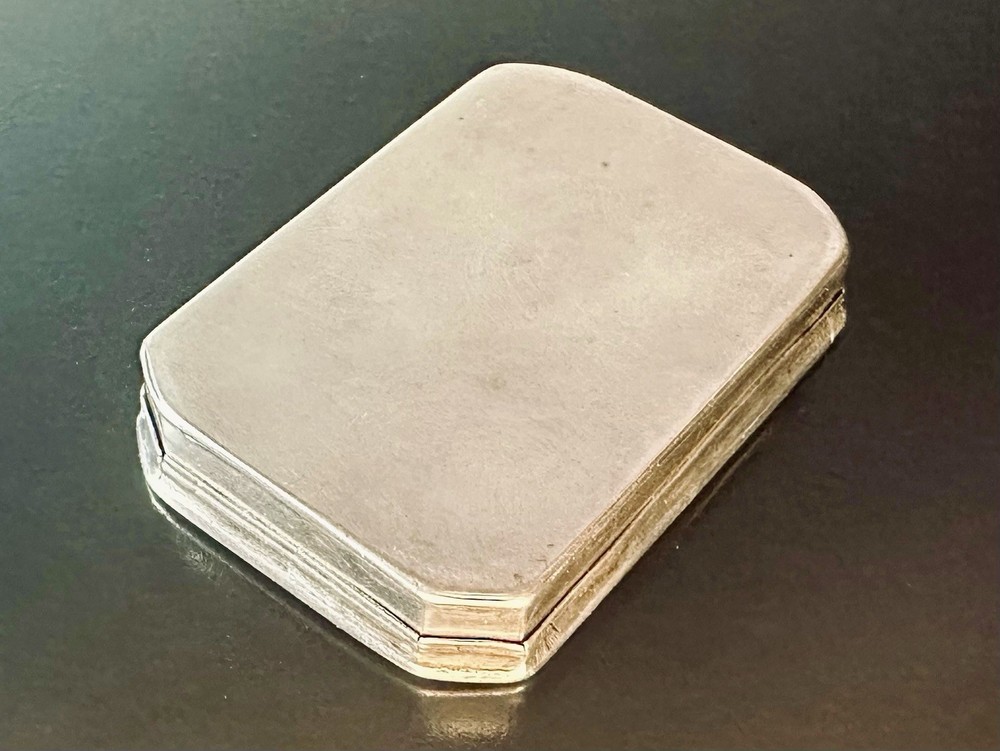 FINE Early 18th Century GEORGE I SOLID SILVER ENGRAVED SNUFF BOX c1720