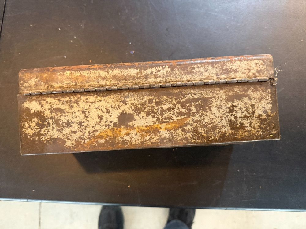Vintage Metal Tool/tackle Box (CK 99)