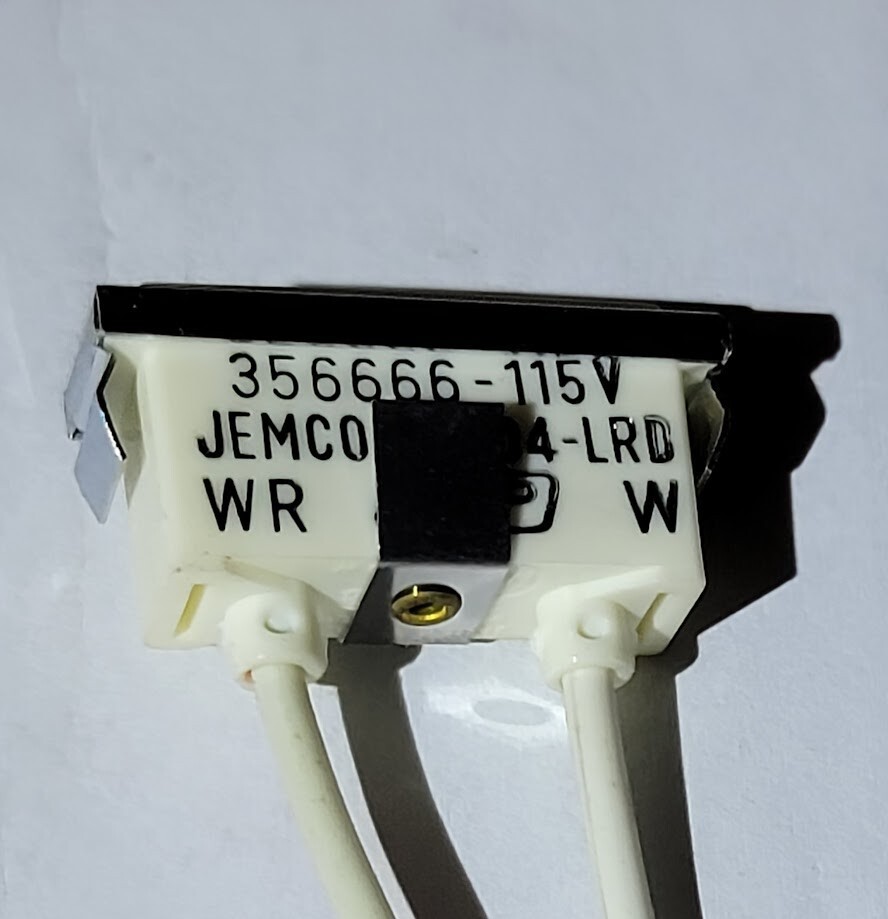 Lot of 2 - JEMCO - RL-104-LRD – 1125VAC Neon Rectangular Panel Mount Indicator