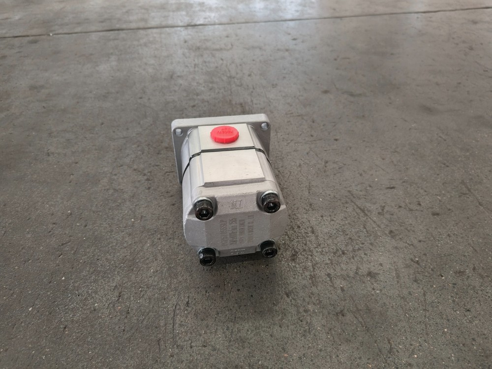AGT YSRT14 Mini Skid Steer Loader Hydraulic Pump Brand New - Efficient