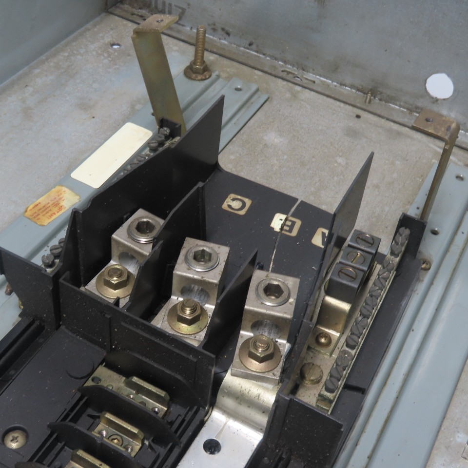 Square D MH41 Type 1 225A Ser E1 Breaker Panelboard 42-Space