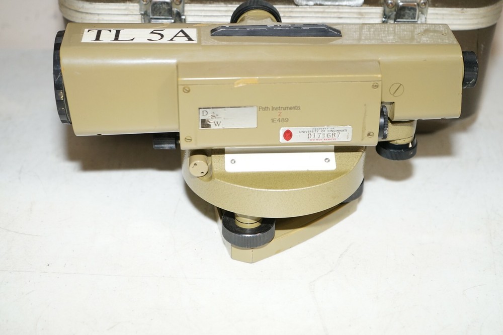 ^ Path Instruments Z Tilting Level B-203 #C548