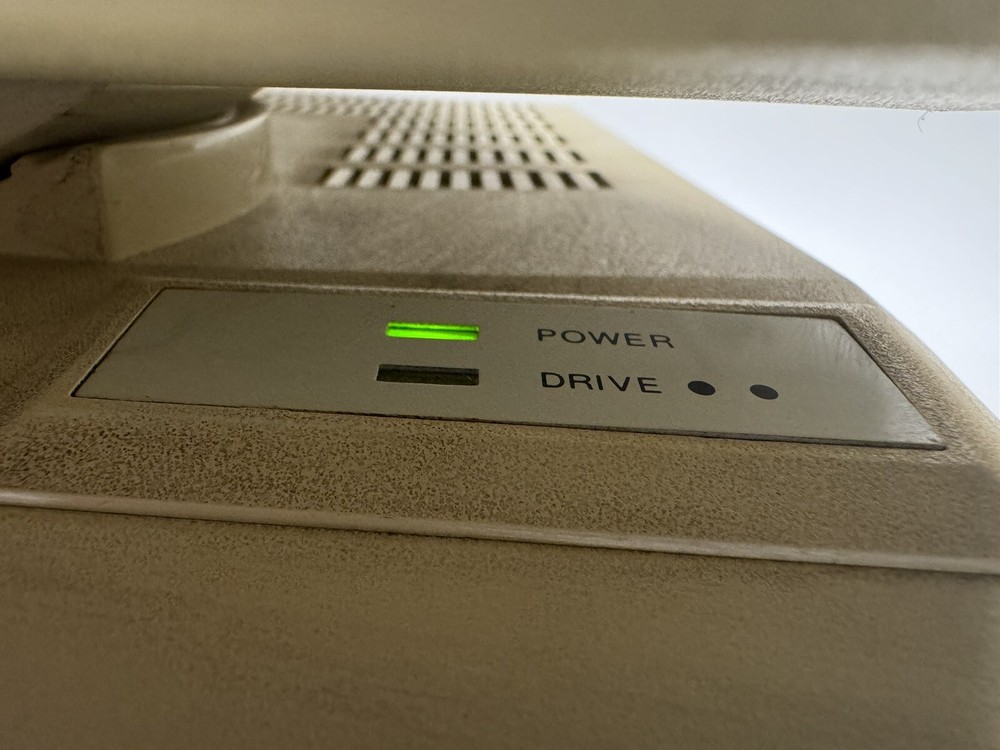 Vintage Zenith Data Systems 14ZDC3 Eazy PC Computer Powers Up
