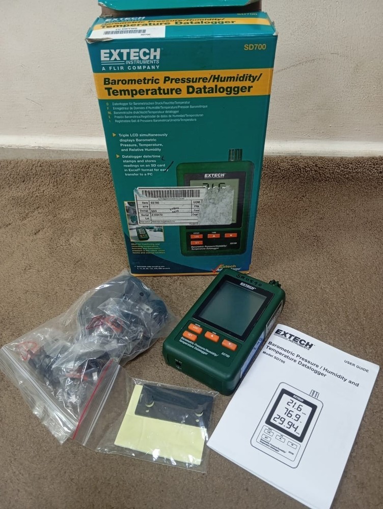 Extech / Barometric Pressure/Humidity/Temperature Datalogger / SD700