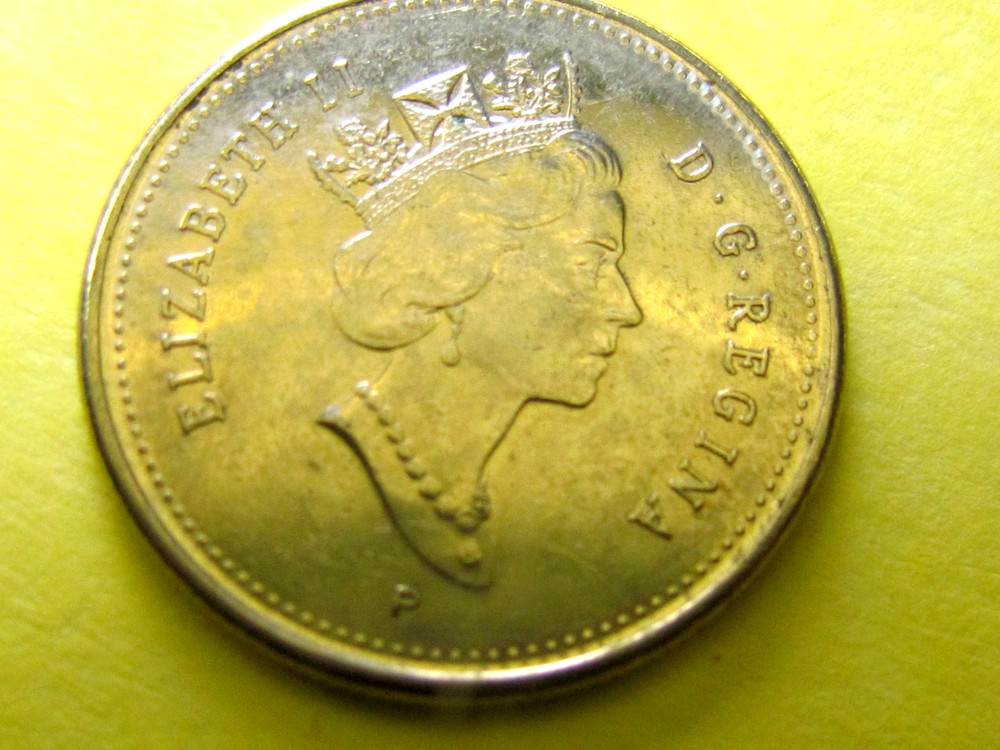 2001 Canada 25 Cent Coin, Condition AU+