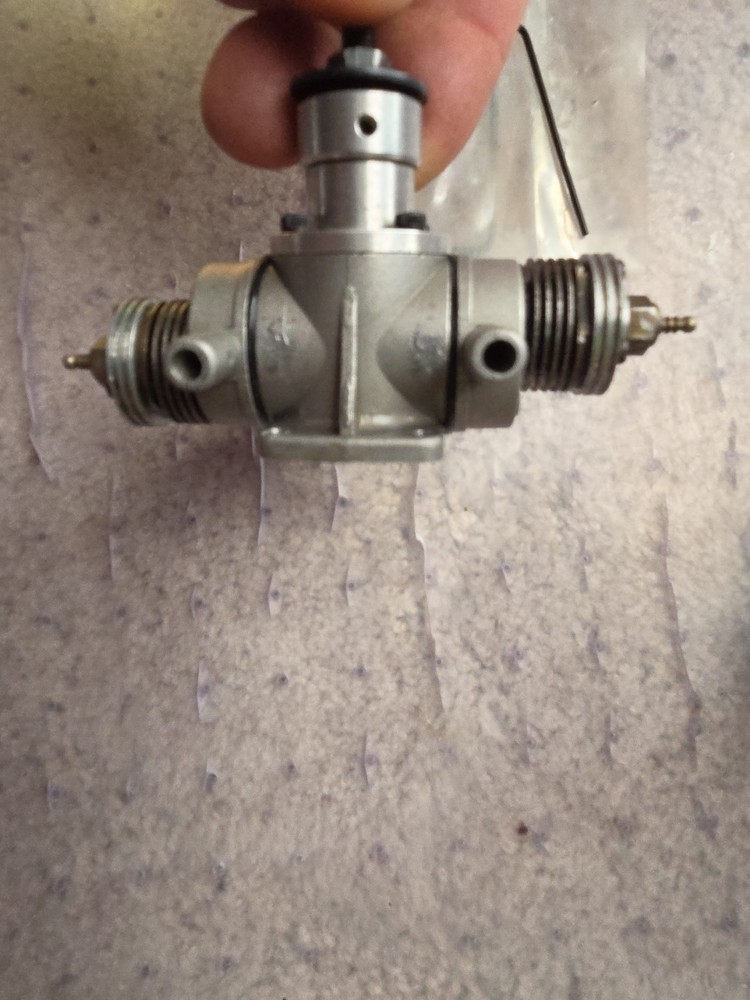 G MARK .122 TWIN CYLINDER MODEL AIRPLANE ENGINE
