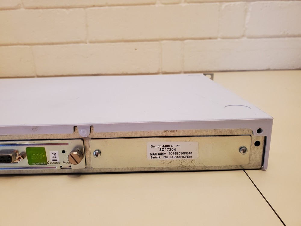 3COM SWITCH 4400 SUPERSTACK 3 3C17204 RACK 48-PORT with CASCADE EXTENDER 3C17226