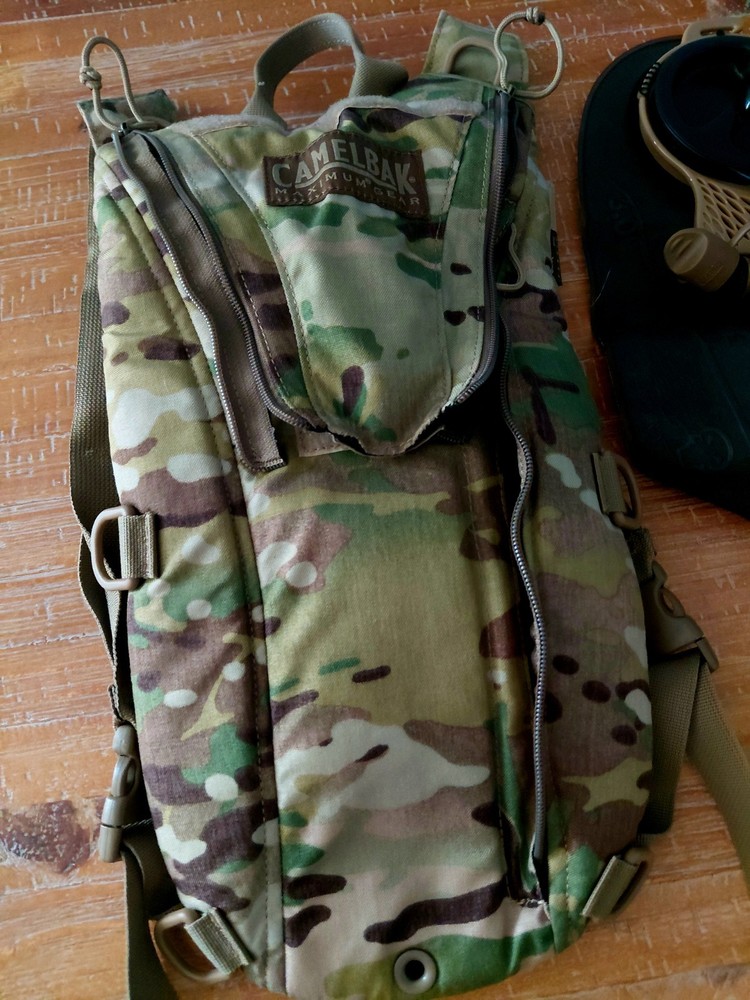 CamelBak Maximum Gear  Hydration Pack Woodland Camo Bag With Bladder