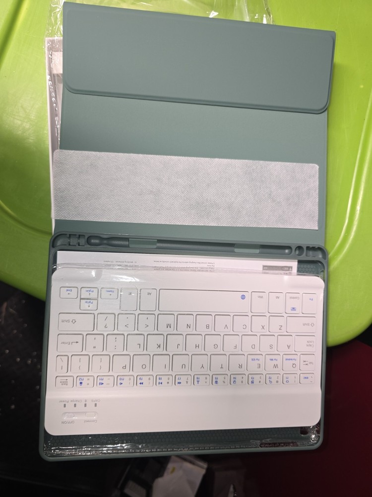 Keyboard Case for iPad 6th / 5th Generation (2018 2017 Model), 9.7 inch Keybo...