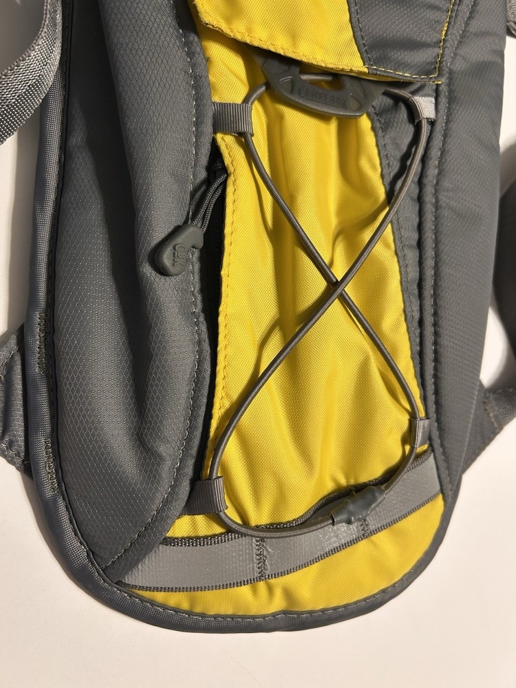 Camelbak Classic Yellow Gray Backpack Hydration Pouch Excellent Condition