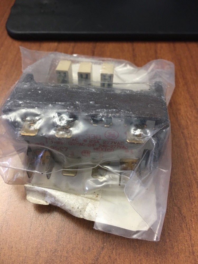 Daikin McQuay 4EAL8735 Switch 3-Push Button