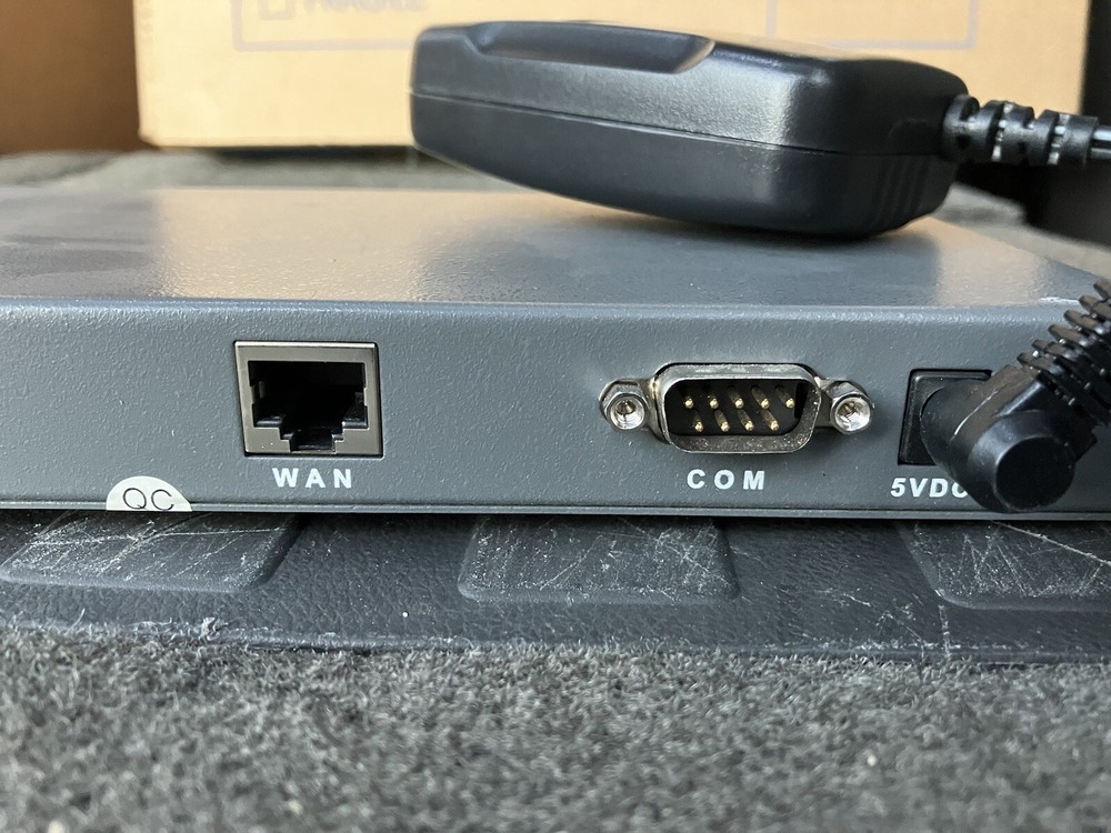 D-Link DI-704 Internet Gateway and Firewall with 4 Port Switch